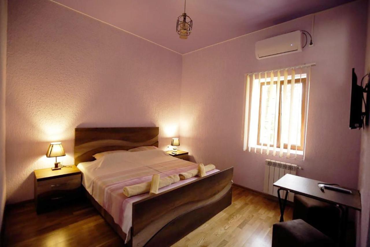 Nickos Hotel Kutaisi Eksteriør bilde
