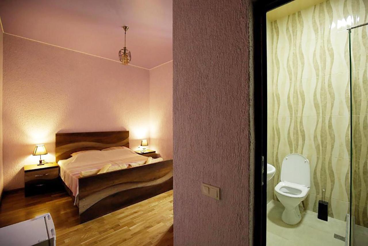 Nickos Hotel Kutaisi Eksteriør bilde