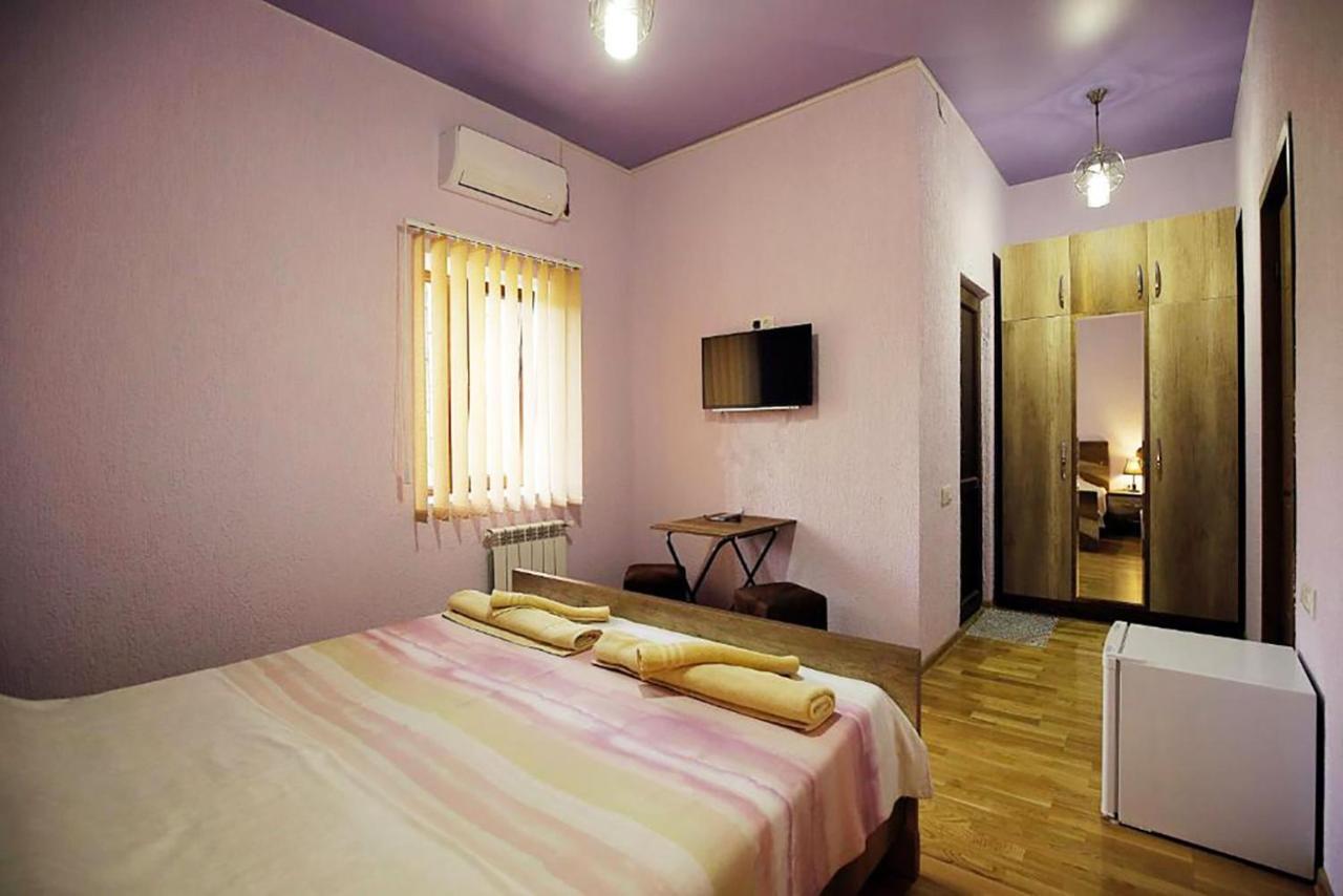 Nickos Hotel Kutaisi Eksteriør bilde