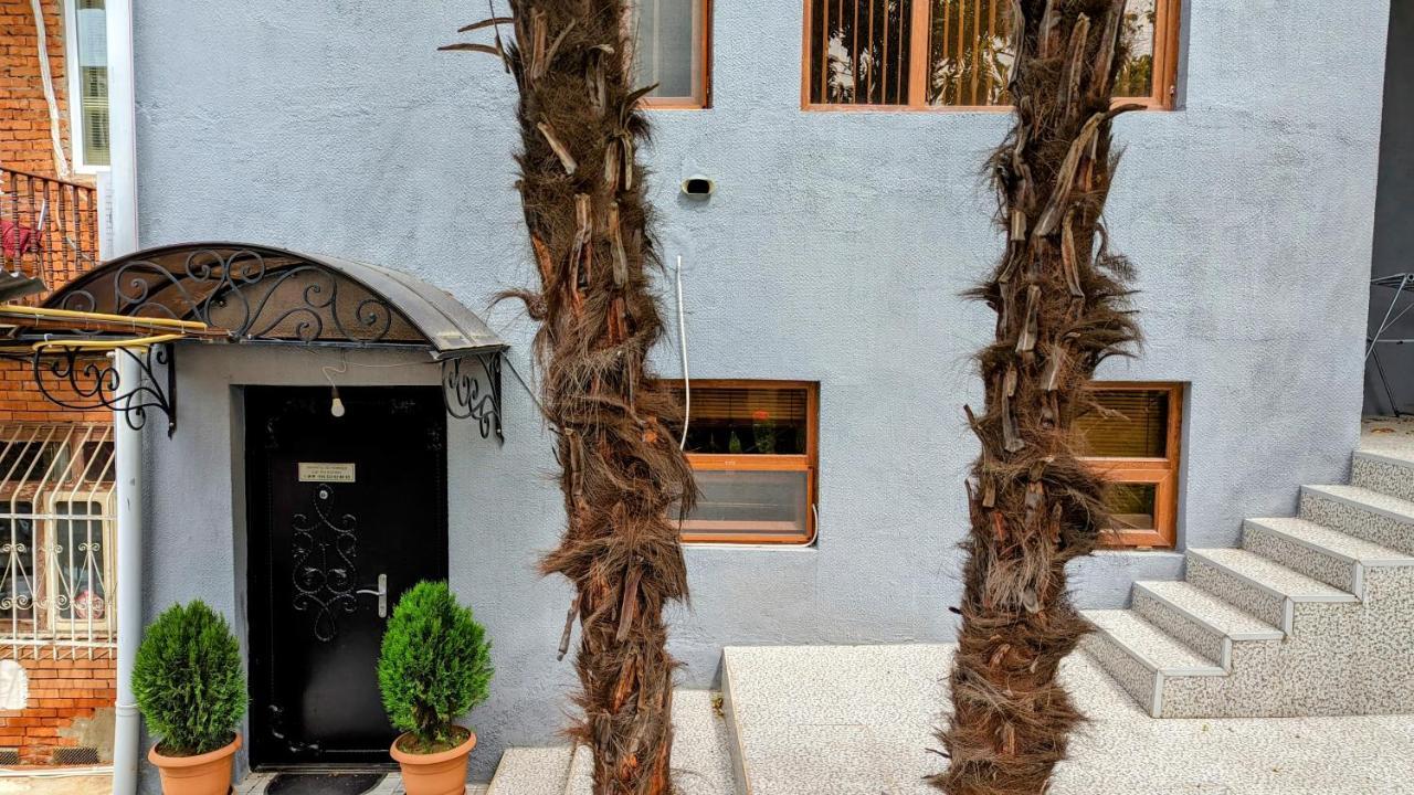 Nickos Hotel Kutaisi Eksteriør bilde
